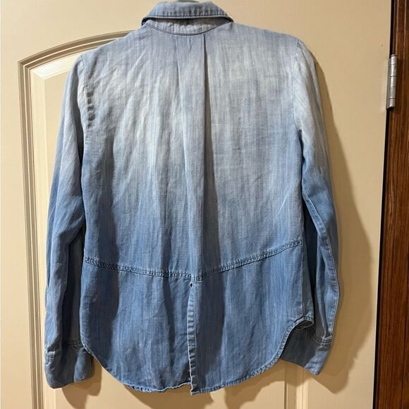 ANTHROPOLOGIE CLOTH & STONE Split Back Chambray Shirt Blue Light Wash XS - Picture 2 of 5